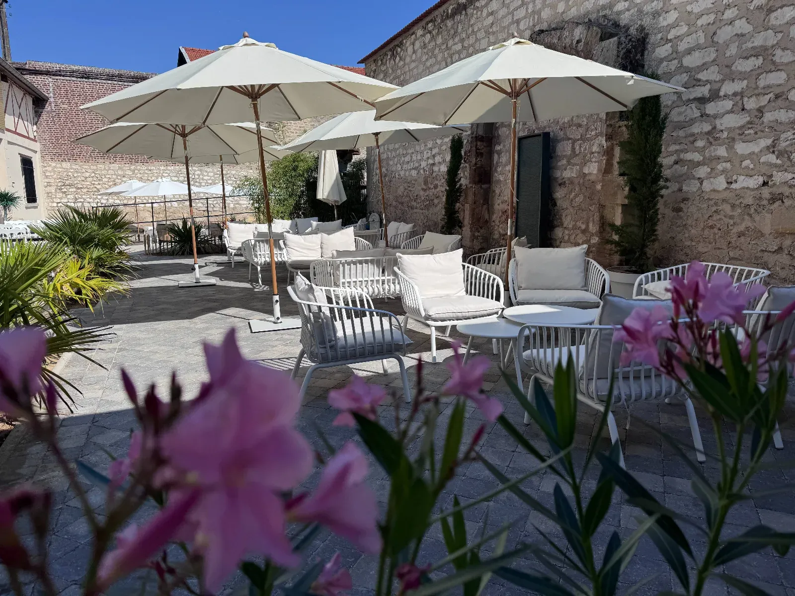 Terrasse de 200 m2 avec Pergola pour Événements à Châlons-en-Champagne