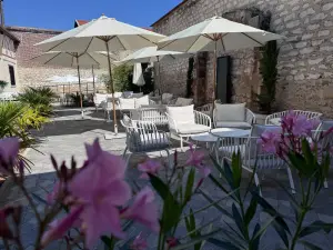 Terrasse de 200 m2 avec Pergola pour Événements à Châlons-en-Champagne