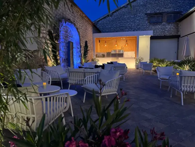Terrasse de 200 m2 avec Pergola pour Événements à Châlons-en-Champagne