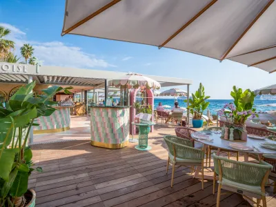 Plage Privée pour Événements d'Affaires à Cannes | Cadre Méditerranéen Élégant