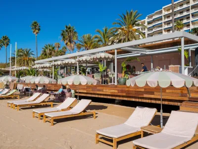 Plage Privée pour Événements d'Affaires à Cannes | Cadre Méditerranéen Élégant