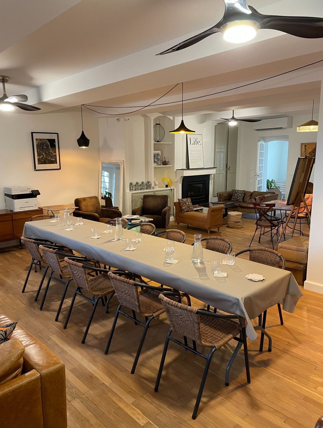 Elegant 70 m² Lounge for Events in Lorgues | Former Tenor's Lounge
