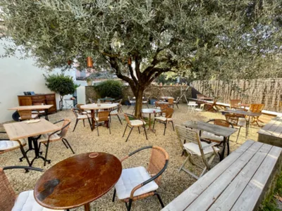 Jardin Clos avec Olivier pour Événements jusqu'à 70 Personnes