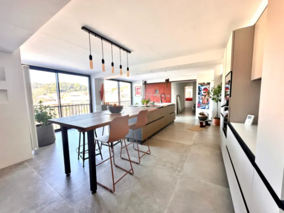 Loft Industriel Lumineux dans une Ancienne Tannerie | Salle d'Événement en Provence