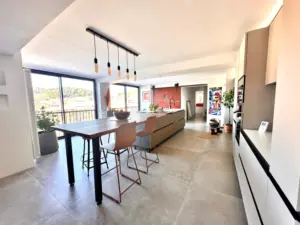Loft Industriel Lumineux dans une Ancienne Tannerie | Salle d'Événement en Provence