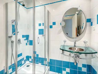 Domaine de Campagne Luxueux avec Piscines et Cinéma près de Paris