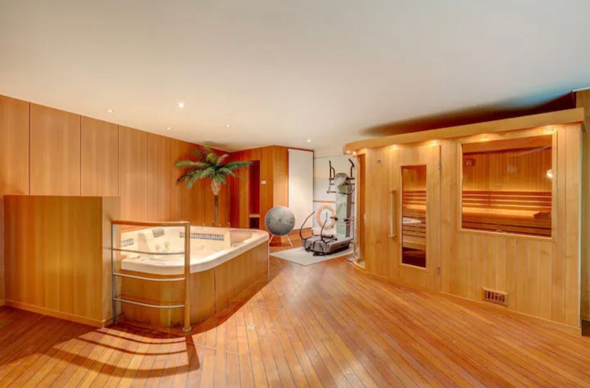 Luxury Countryside Estate with Pools & Cinema near Paris