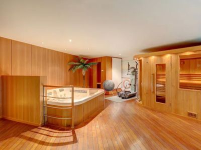 Domaine de Campagne Luxueux avec Piscines et Cinéma près de Paris