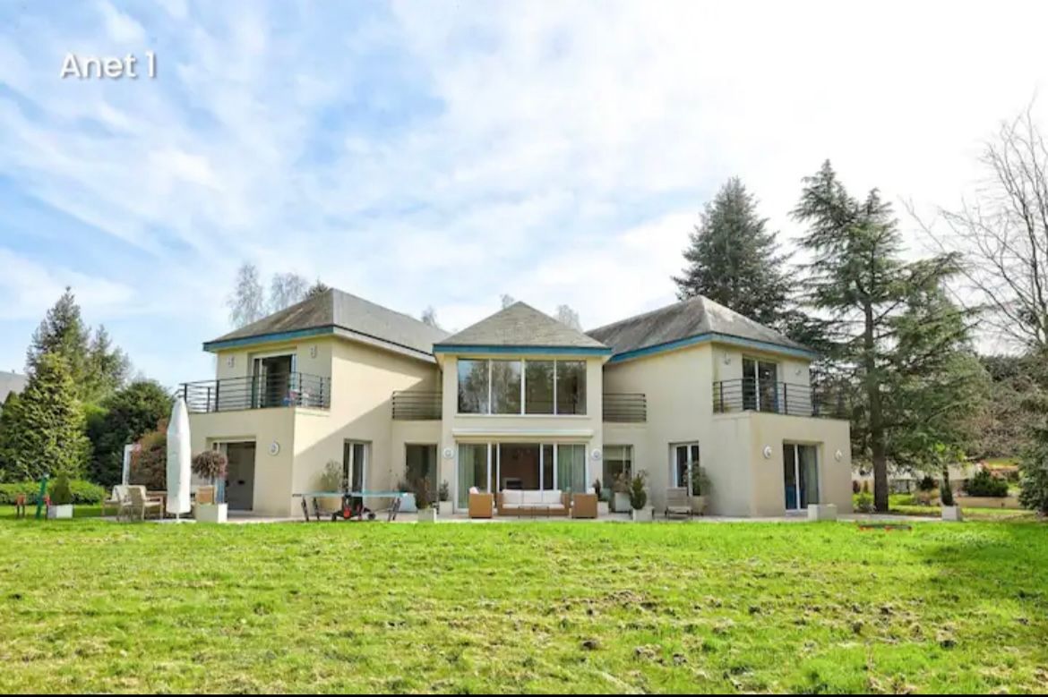 Luxury Countryside Estate with Pools & Cinema near Paris