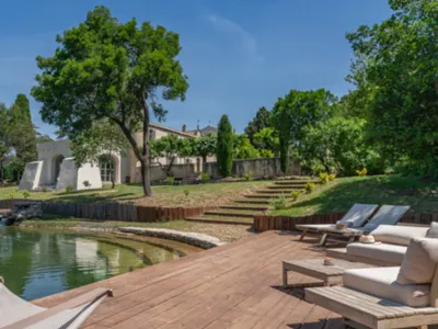 Château en Camargue : Domaine Historique de 6 Chambres avec Piscine Naturelle