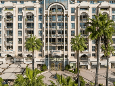 Modern 2-Bedroom Apartment with Terraces in Cannes for Events