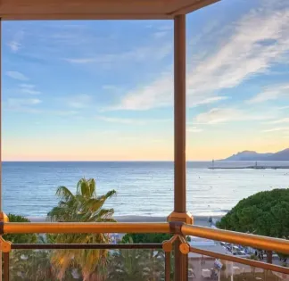 Modern 3-Bedroom Apartment for Events in Cannes