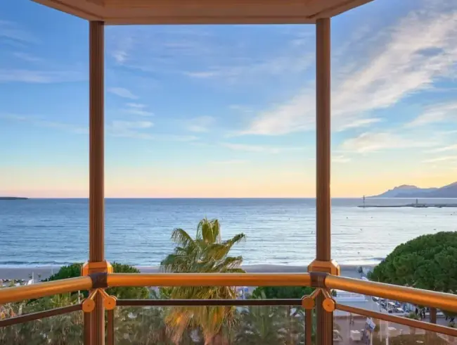 Appartement Moderne 3 Chambres pour Événements à Cannes