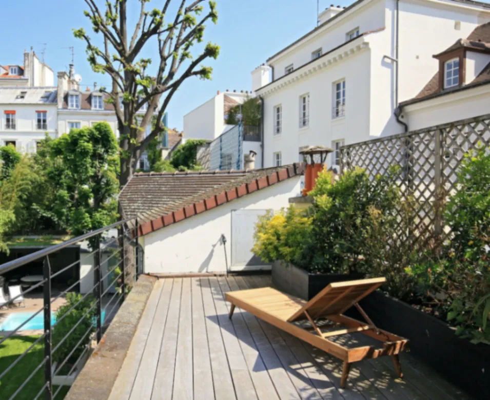 Maison Parisienne du 18e Siècle avec Jardin Privé et Piscine Chauffée pour Événements