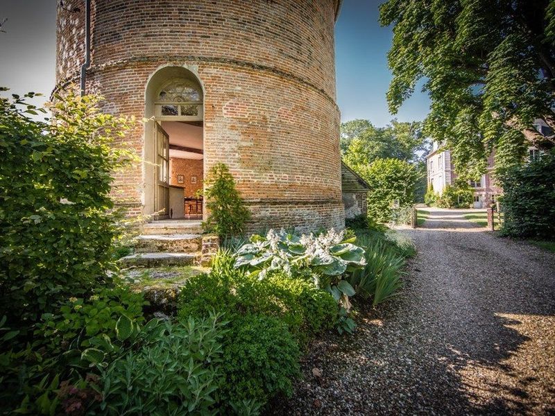 Le Colombier: A Unique Circular Venue for Events in a Wooded Park