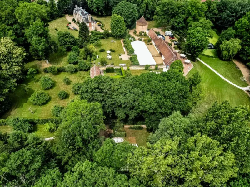Terrace & 4-Hectare Park for Events in Saint-Léger-en-Bray