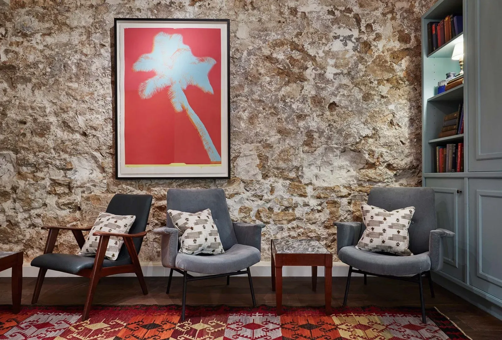 La Grande Salle de L'Appartement : Idéale pour les Rassemblements d'Équipe à Paris