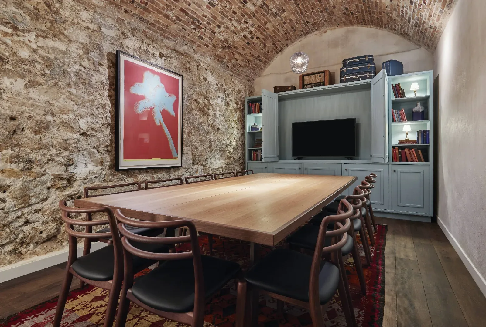 La Grande Salle de L'Appartement : Idéale pour les Rassemblements d'Équipe à Paris