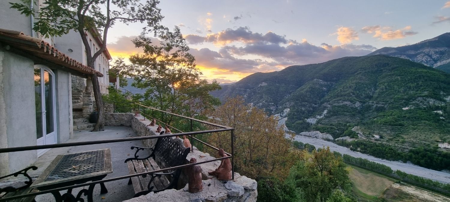 Estate in Entrevaux - An island in the mountains