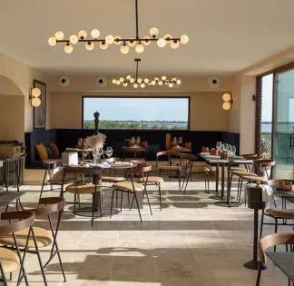 Event Venue with Pond Views & Modular Space in Lattes