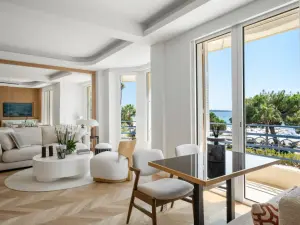 Appartement 2 Chambres avec Balcon sur la Croisette à Nice | Lieu Événementiel Luxueux