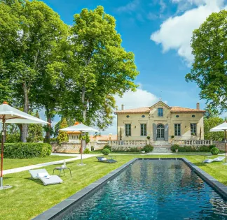 Chartreuse Élégante du XIXe Siècle au Cœur des Vignobles Bordelais
