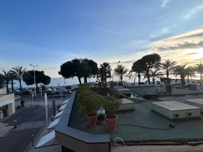 Luxury 2-Bedroom Apartment with Sea View in Cannes
