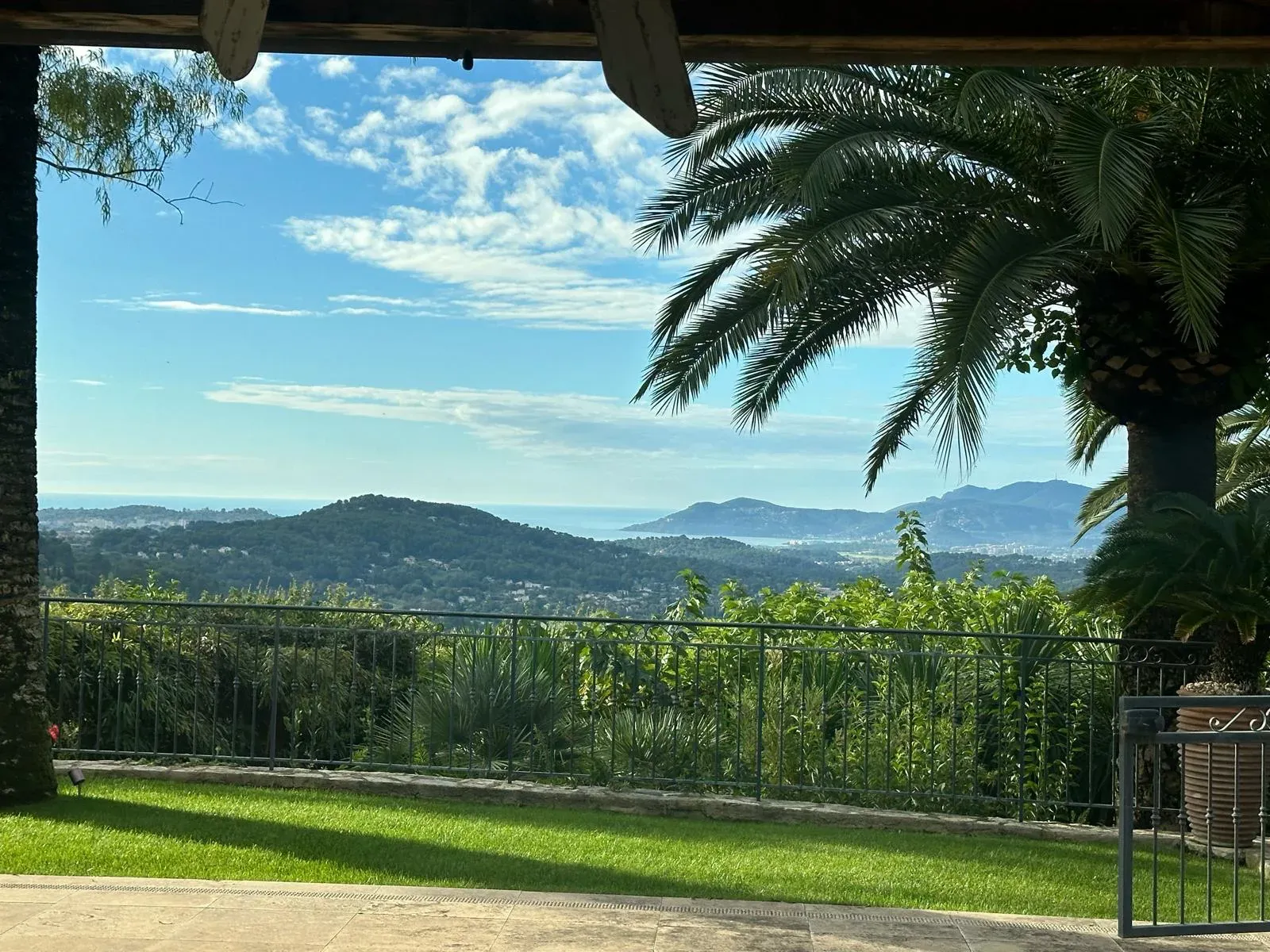 Exclusive Events with Panoramic Sea Views in Mouans-Sartoux