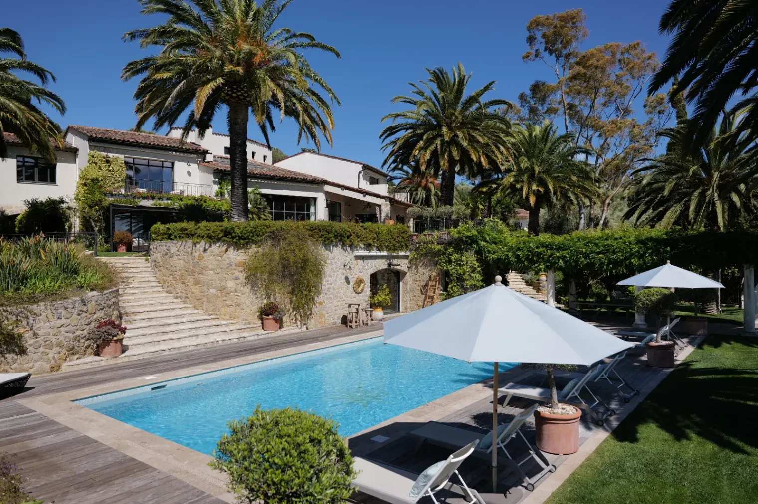 Exclusive Events with Panoramic Sea Views in Mouans-Sartoux