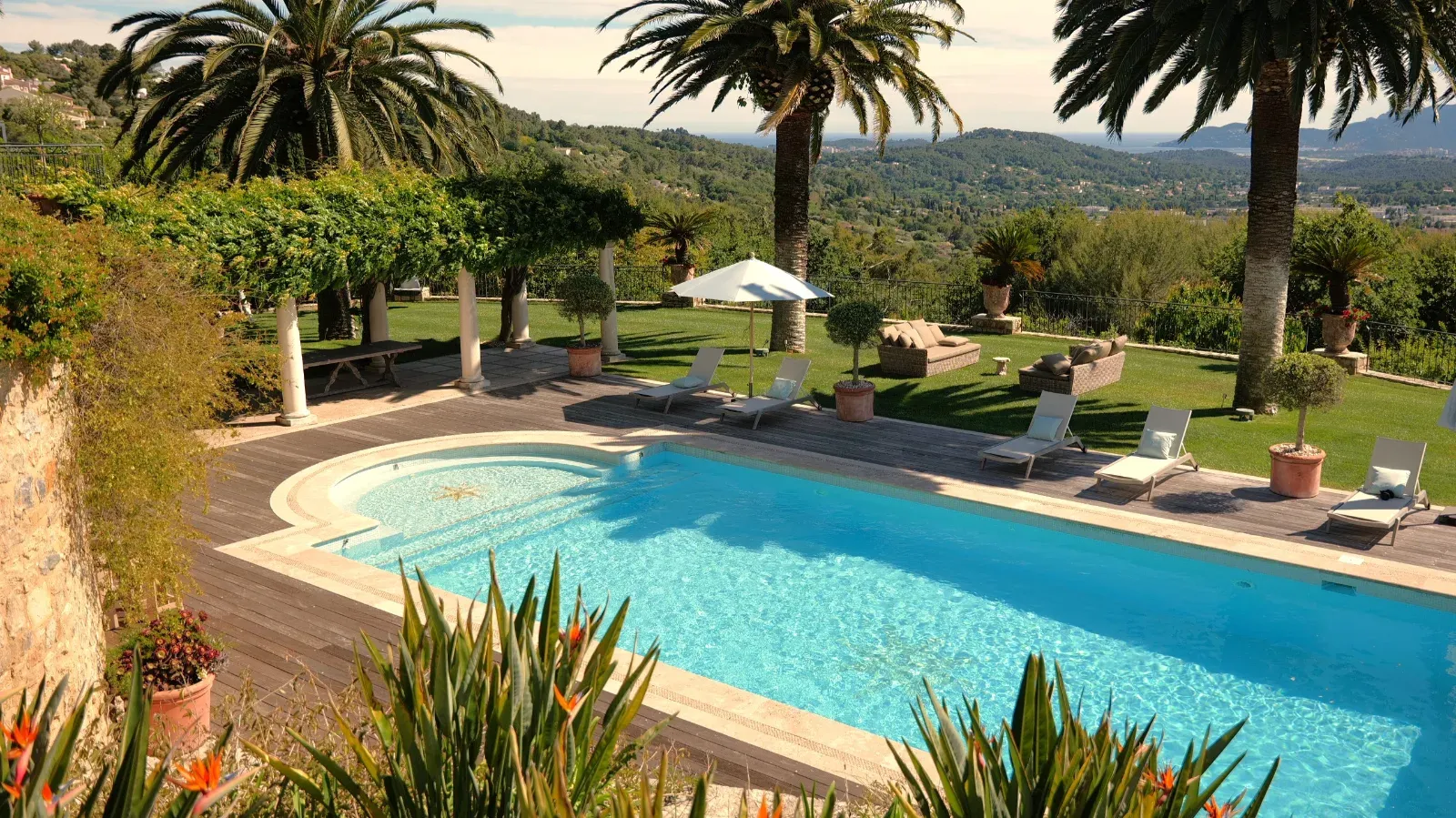 Exclusive Events with Panoramic Sea Views in Mouans-Sartoux