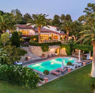 Exclusive Events with Panoramic Sea Views in Mouans-Sartoux