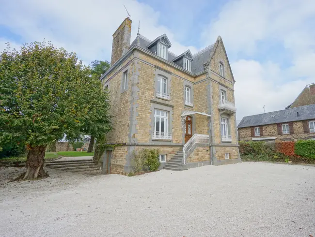 Manoir Historique en Normandie près du Mont-Saint-Michel | Lieu d'Exception pour Événements & Séjours