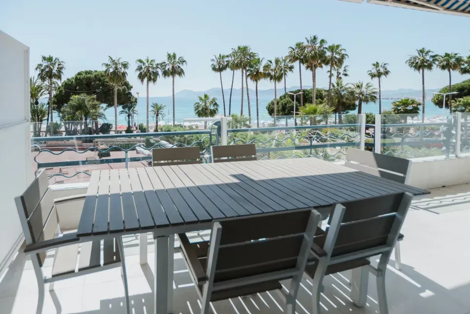 Appartement de Luxe 2 Chambres avec Terrasse sur la Croisette, Cannes