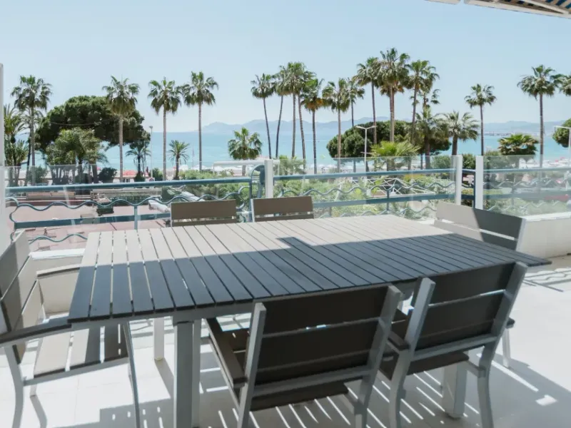Luxury 2 Bedroom Apartment with Terrace on the Croisette, Cannes