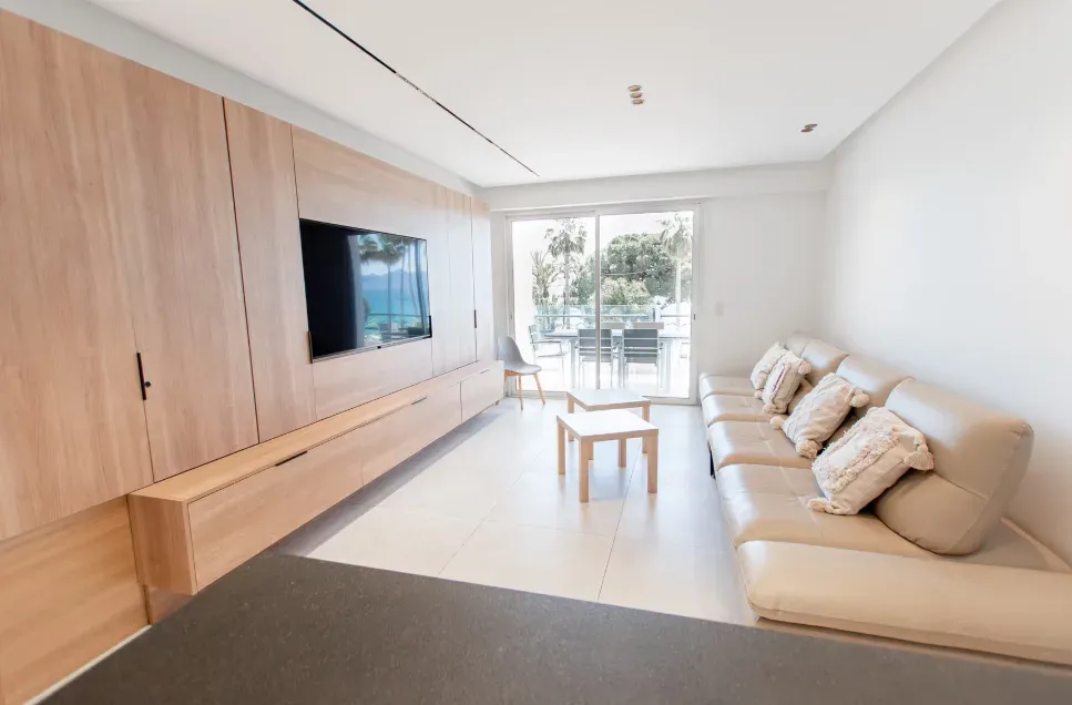 Appartement de Luxe 2 Chambres avec Terrasse sur la Croisette, Cannes