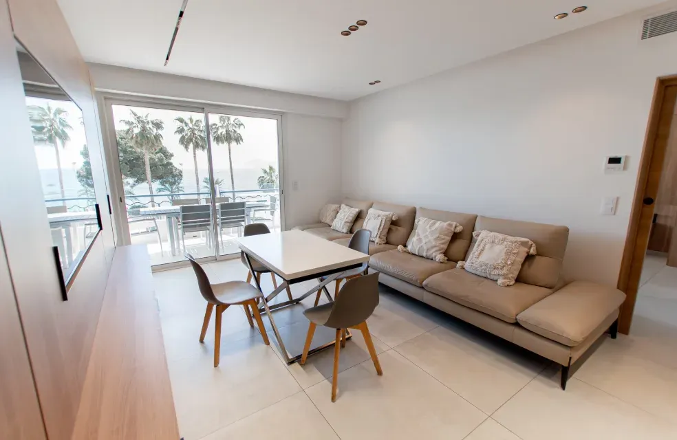 Appartement de Luxe 2 Chambres avec Terrasse sur la Croisette, Cannes