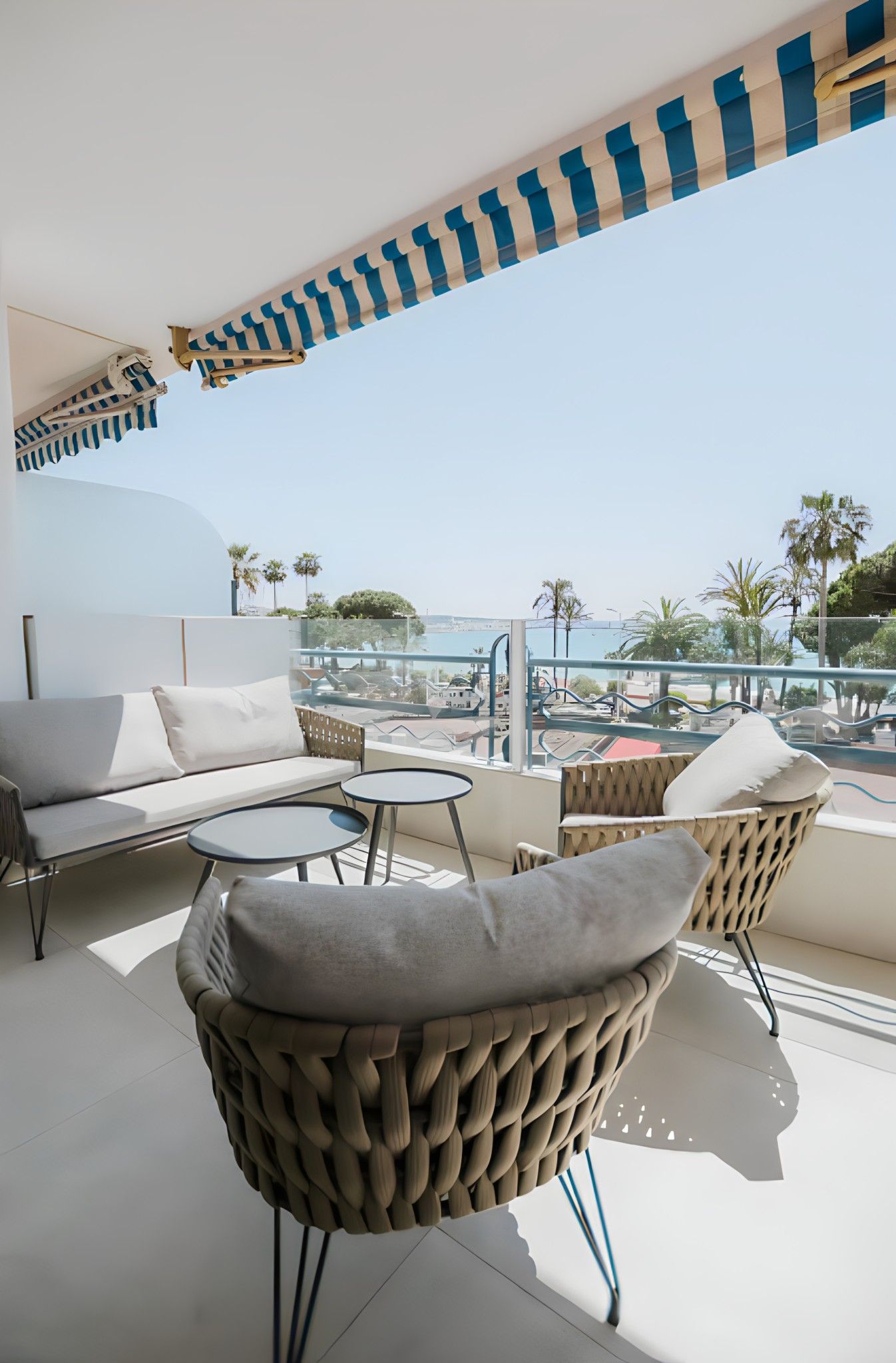 Luxury 2 Bedroom Apartment with Terrace on the Croisette, Cannes
