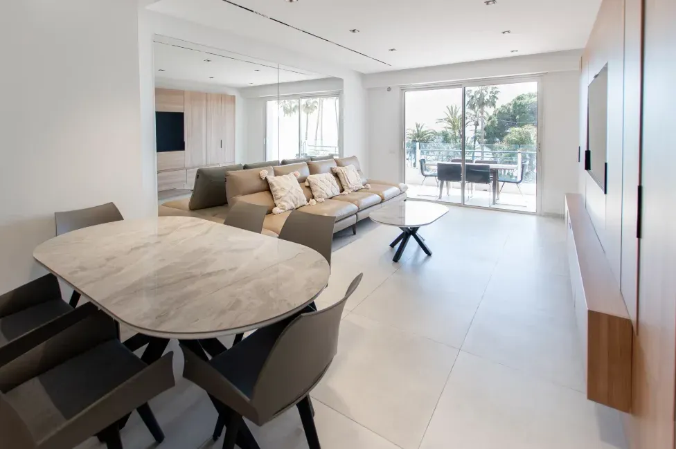Luxury 2 Bedroom Apartment with Terrace on the Croisette, Cannes