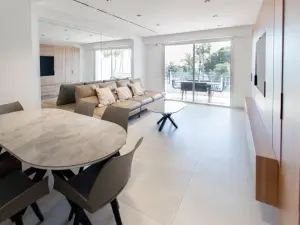 Luxury 2 Bedroom Apartment with Terrace on the Croisette, Cannes
