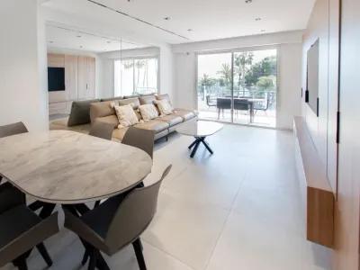 Luxury 2 Bedroom Apartment with Terrace on the Croisette, Cannes