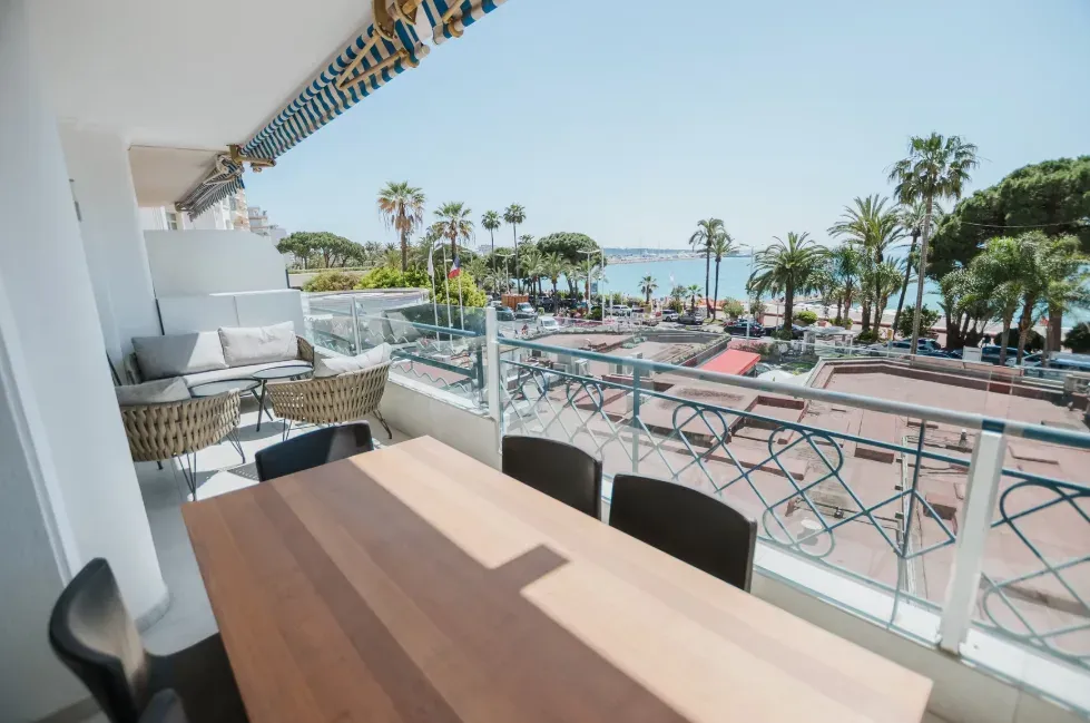 Luxury 2 Bedroom Apartment with Terrace on the Croisette, Cannes