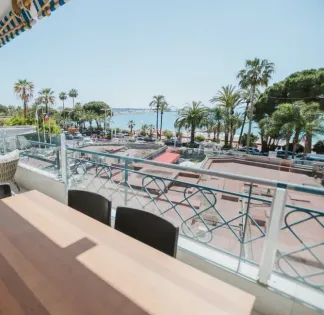 Luxury 2 Bedroom Apartment with Terrace on the Croisette, Cannes