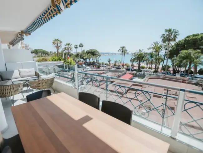 Luxury 2 Bedroom Apartment with Terrace on the Croisette, Cannes
