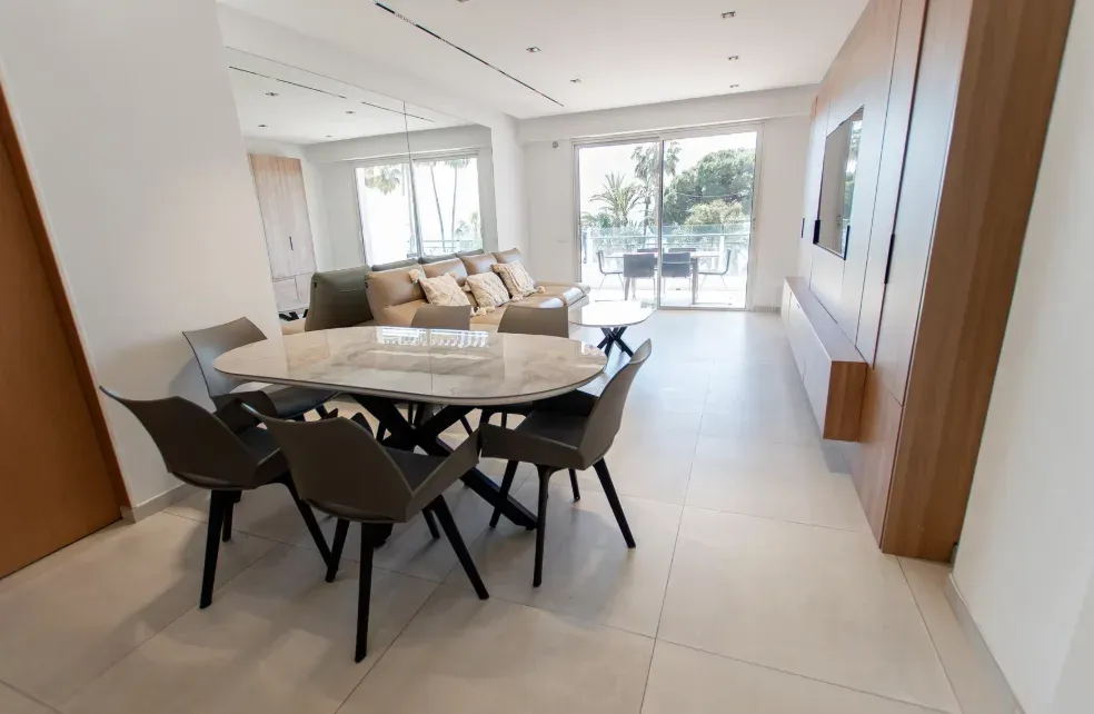 Luxury 2 Bedroom Apartment with Terrace on the Croisette, Cannes