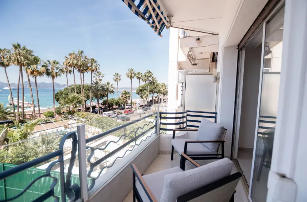 Luxury 2 Bedroom Apartment with Terrace on the Croisette, Cannes