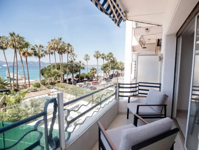 Luxury 2 Bedroom Apartment with Terrace on the Croisette, Cannes