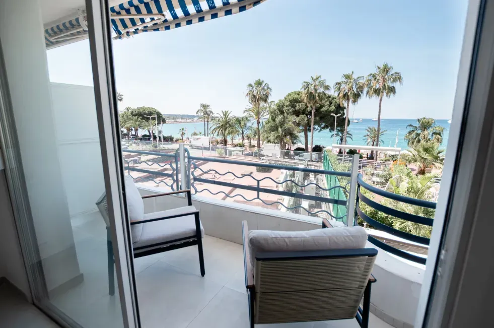 Luxury 2 Bedroom Apartment with Terrace on the Croisette, Cannes