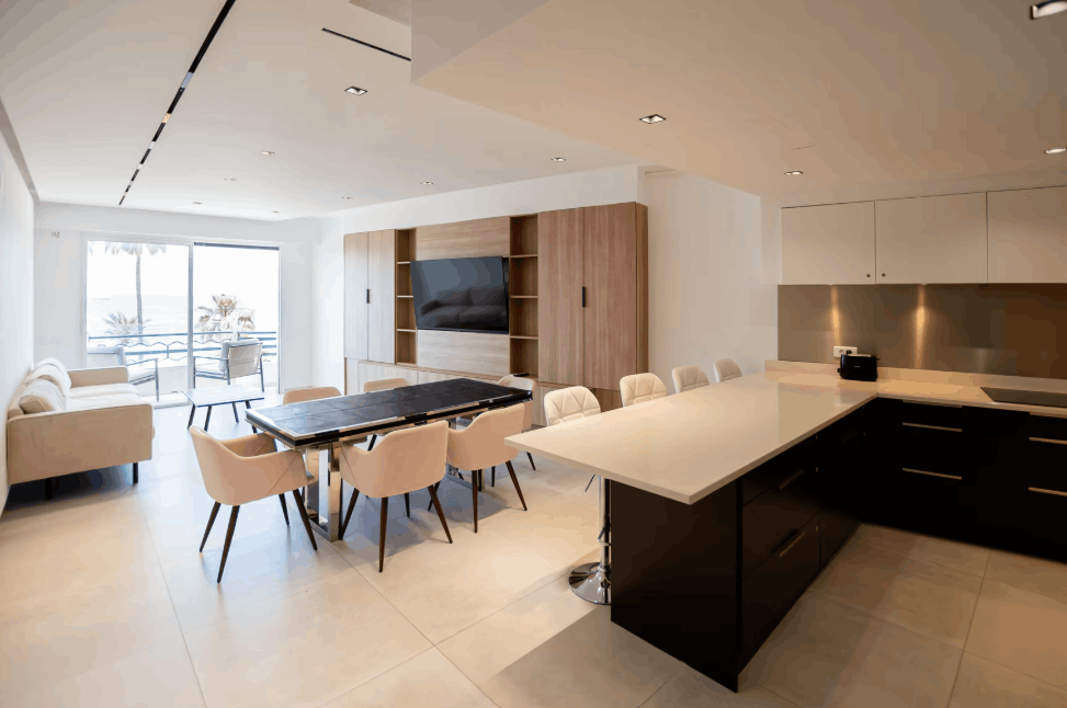 Luxury 2 Bedroom Apartment with Terrace on the Croisette, Cannes