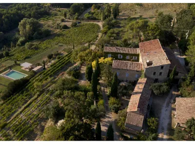 Ferme Historique au Pied du Mont Ventoux pour Événements jusqu'à 24 Personnes