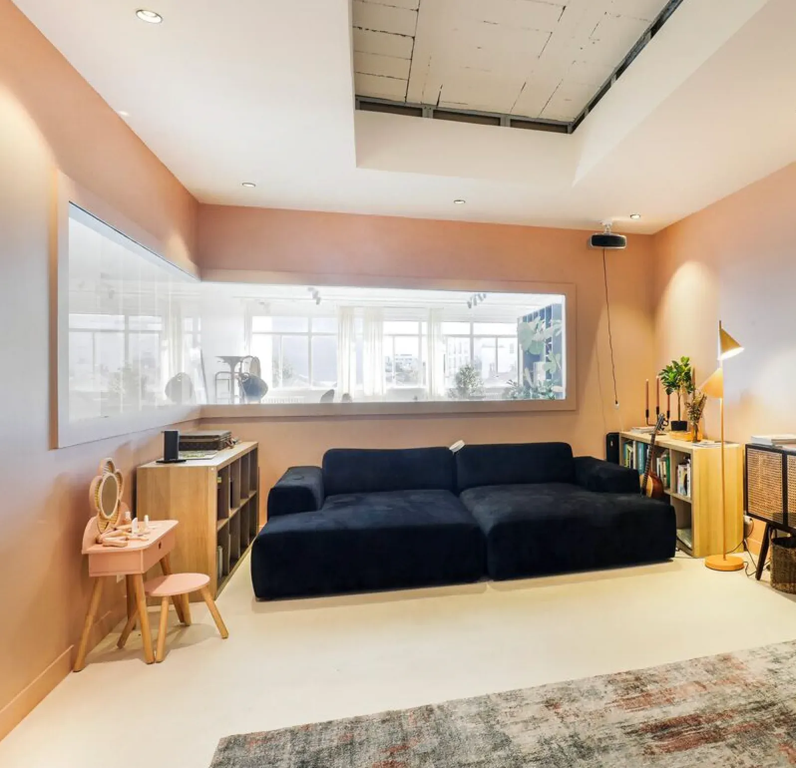 Artistic Loft in Montreuil: A Creative Haven for Events